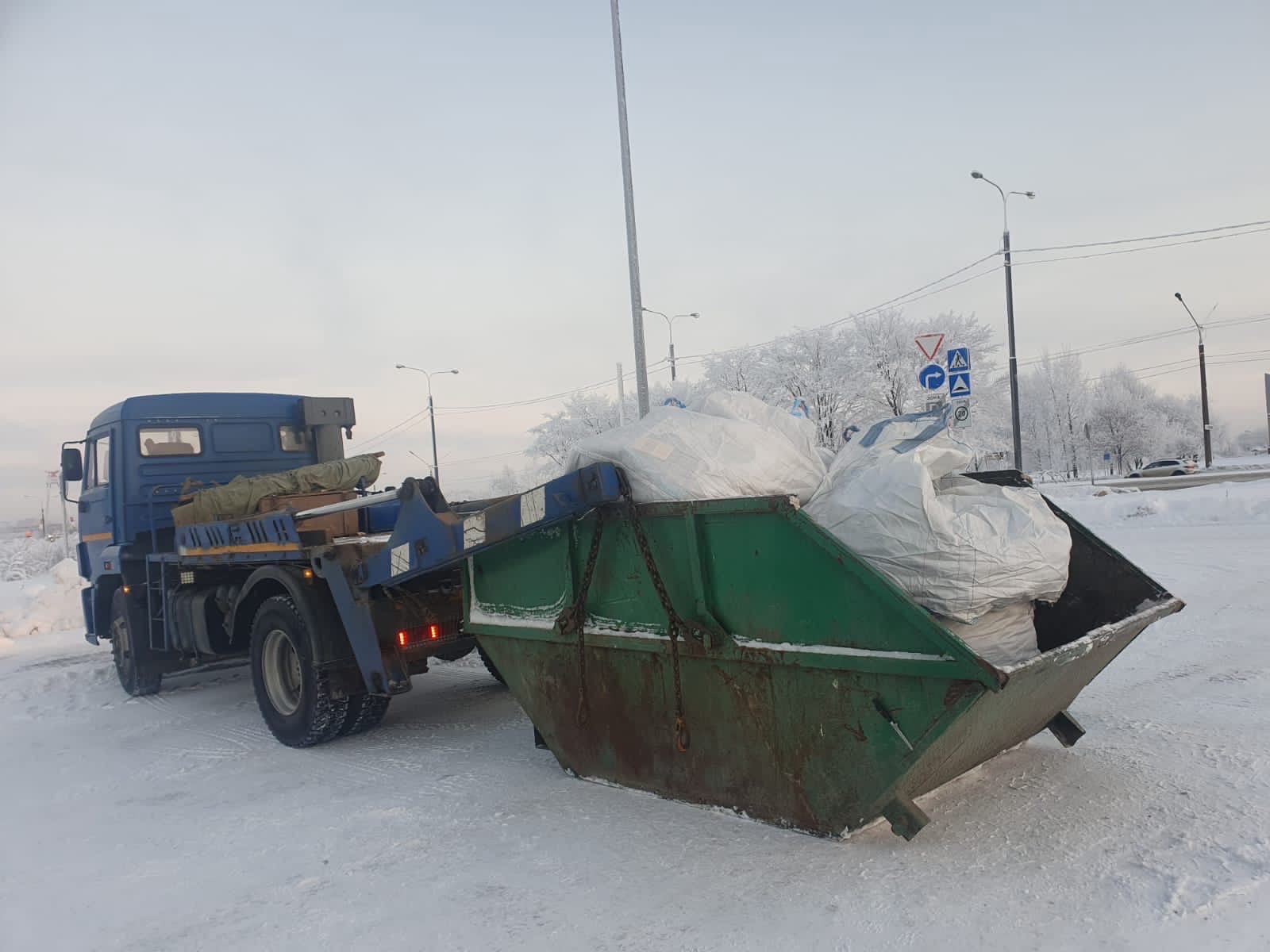 Вывезли первую партию вторсырья из нашего нового пункта