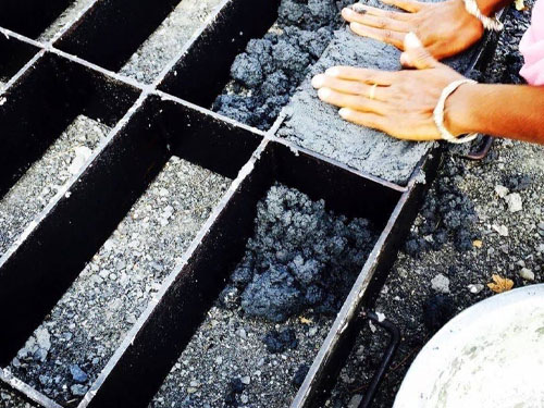 Кирпичи из старых медицинских масок Кирпичи из старых медицинских масок