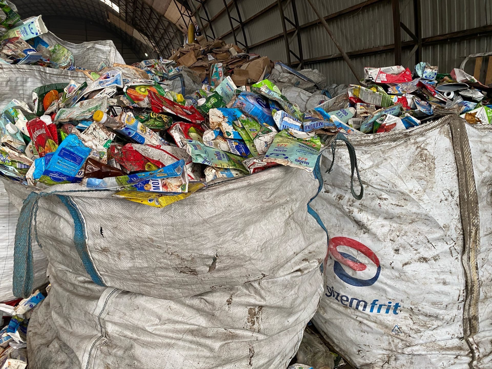 Начали выбирать на заводе упаковку Tetra Pak.