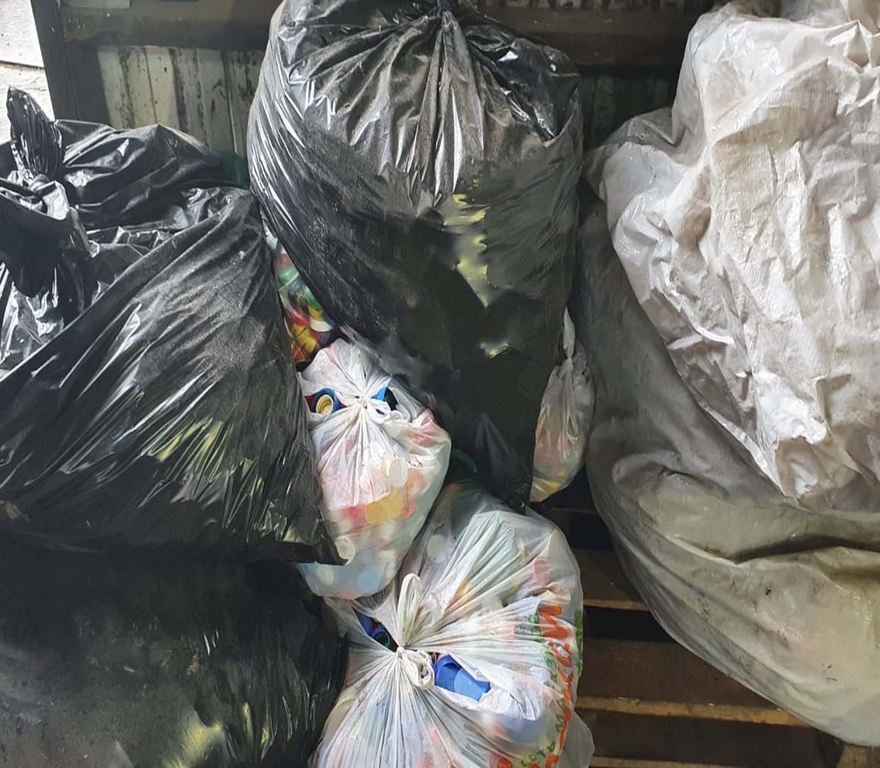 130 килограммов радужных крышек 130 килограммов радужных крышек