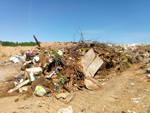 Приступили к уборке несанкционированного места